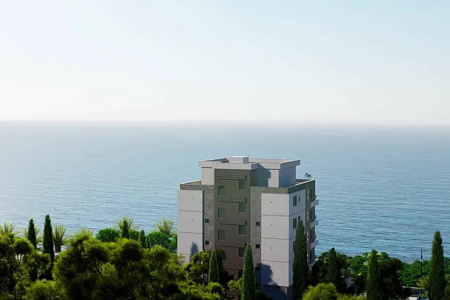 Luxuriöser 4-stöckiger Komplex mit Pool und Panoramablick auf das Meer